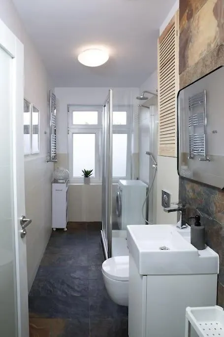 Bright Apartment By The Park & The River Wrocław