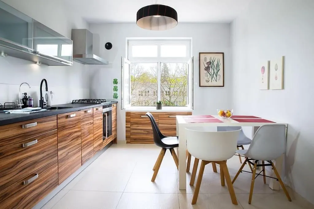 Bright Apartment By The Park & The River Wrocław